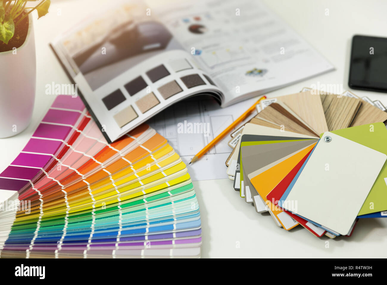 Designer de travail - peinture intérieure couleur et des échantillons de matériaux meubles Banque D'Images
