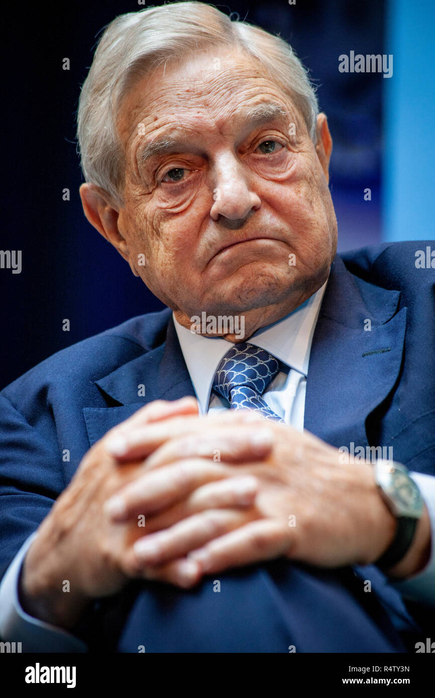 Le milliardaire et philantropiste George Soros lors d'un débat en groupe à La réunion annuelle du FMI à Washingotn Banque D'Images