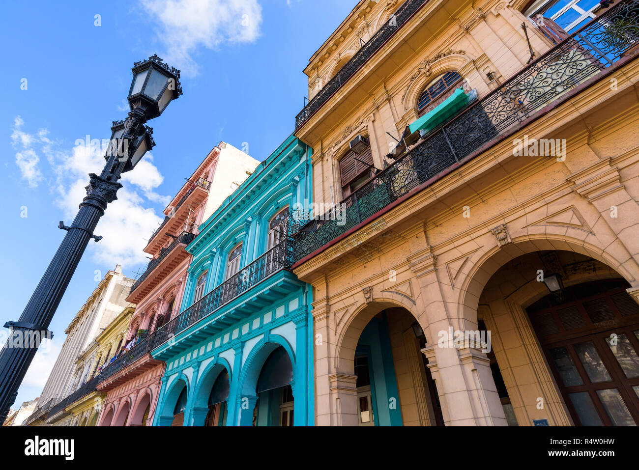 L'architecture des bâtiments colorés classique de La Havane, Cuba. Banque D'Images