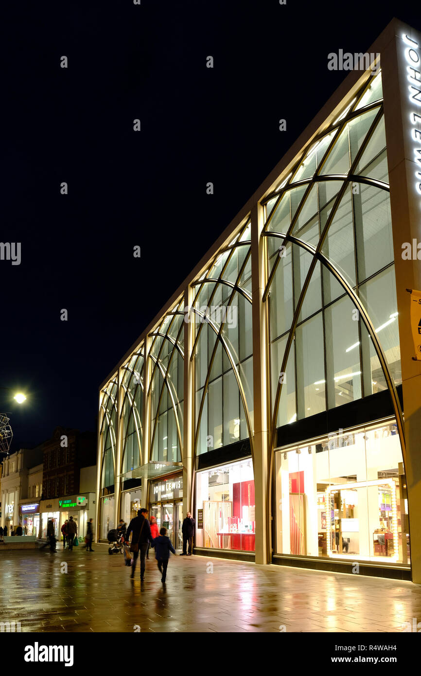 John Lewis & Partenaires Boutique à Cheltenham allumé sur le Black Friday Banque D'Images