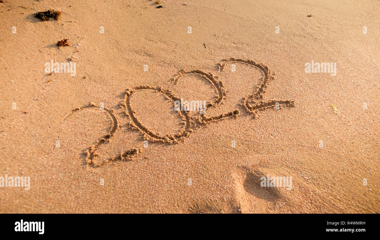Libre De Droit De 22 Numeros Inscrits Sur Le Sable Humide Sur La Plage Sur L Ocean Concept De Nouvelle Annee Noel Et Voyager Sur Les Vacances D Hiver Photo Stock Alamy Libre De Droit De 22 Numeros Inscrits Sur Le Sable Humide Sur La Plage Sur L Ocean Concept De Nouvelle Annee Noel Et Voyager Sur Les Vacances D Hiver Photo Stock Alamy