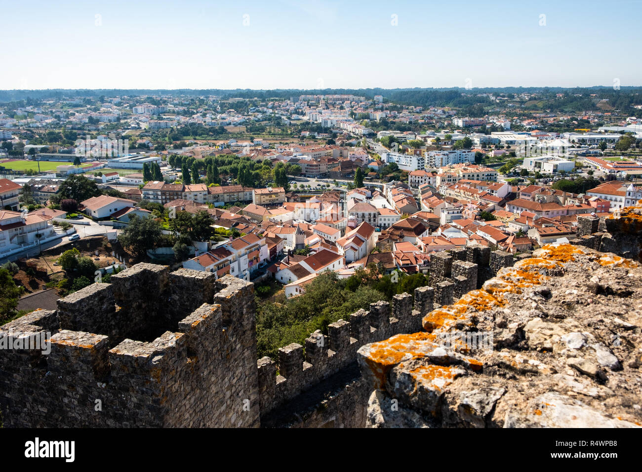 Pombal, Portugal - 22 septembre 2018 : Vue de la ville de l'intérieur du château de Leiria, Portugal Pombal District Banque D'Images