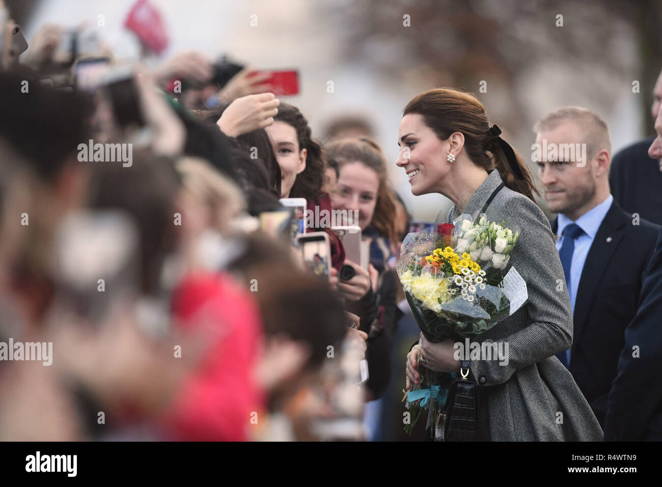 Le duc et la duchesse de Cambridge arrivent pour une visite à l'Université de Leicester, où le couple royal entendera sur les programmes éducatifs de l'université, rencontrant des étudiants et des universitaires du Centenaire. Banque D'Images