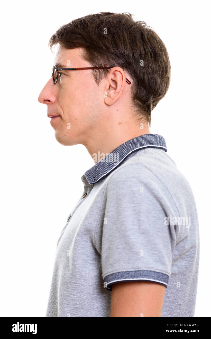 Voir le profil de l'homme portant des lunettes contre fond blanc Banque D'Images