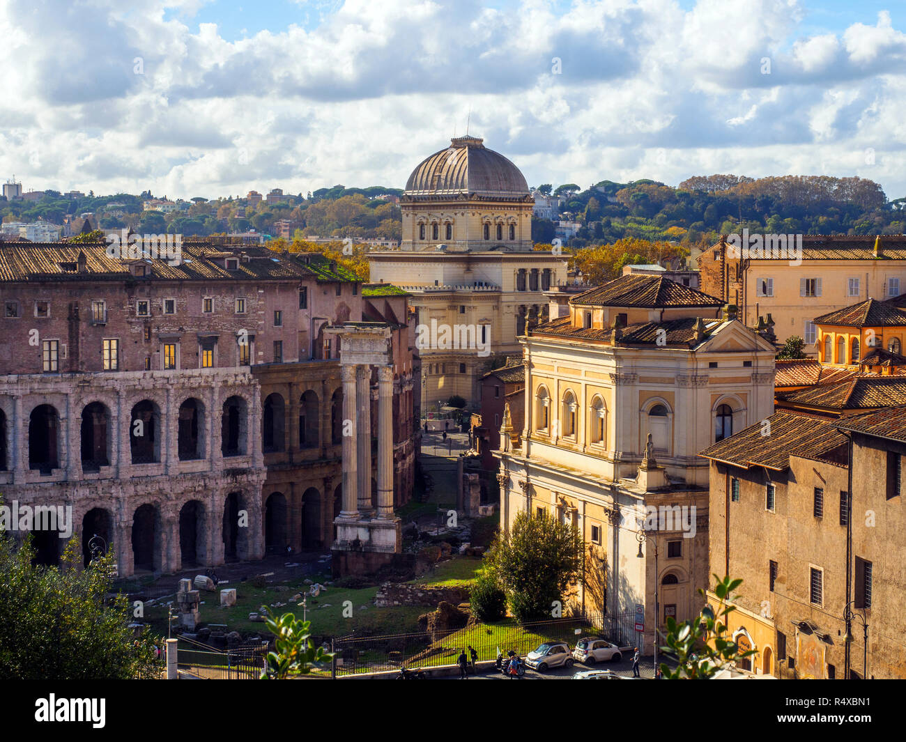 Le Teatro di Marcello et Grande Synagogue de Rome à partir de la colline du Capitole- Rome, Italie Banque D'Images