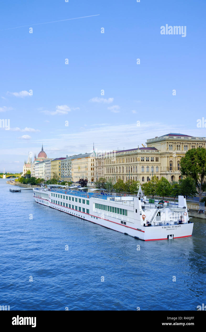 Mme Viking Europe Croisière bateau amarré sur le Danube à Budapest Banque D'Images