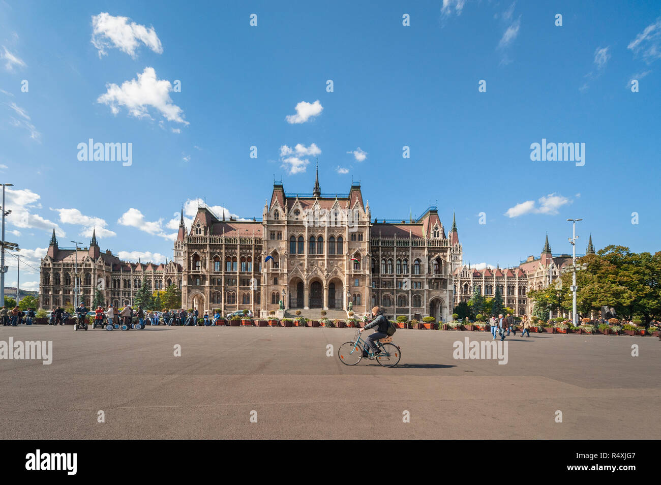 La Place Kossuth Lajos et le bâtiment du parlement hongrois à Budapest, Hongrie Banque D'Images