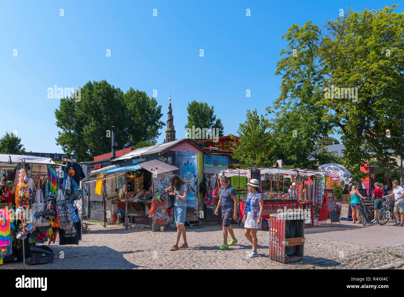 Les étals de marché sur la rue Pusher à Freetown Christiania, une commune française, située dans Christiania, Copenhague, Danemark Banque D'Images