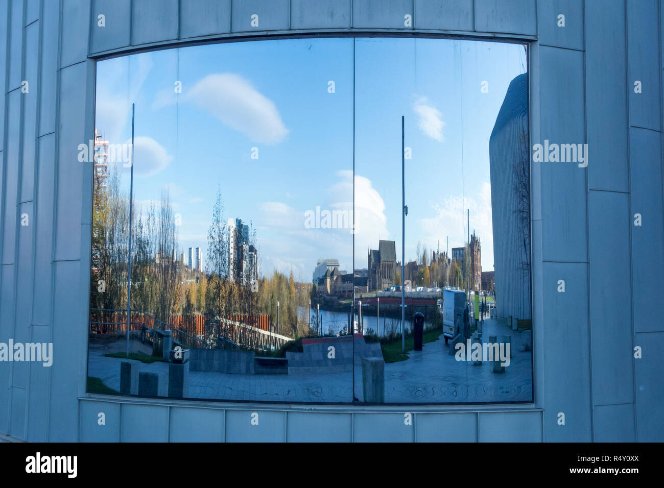Réflexions sur le Riverside Museum de Glasgow, Ecosse, Royaume-Uni Banque D'Images