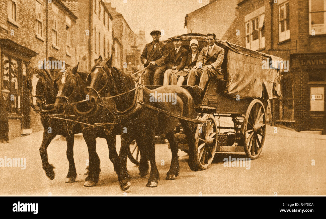 1914 - le char d'Webster, un cheval en bus public utiliser entre l'Évêque Thornton, Knaresborough et Ripon (North Yorkshire, UK) le jour du marché Banque D'Images