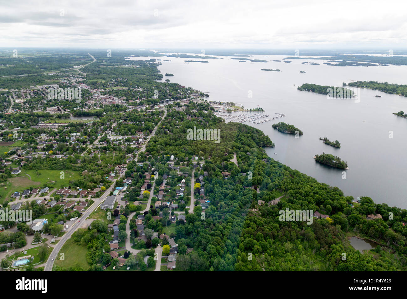Vue aérienne de Gananoque, en Ontario, Canada. La ville est considérée comme une passerelle vers la région des Mille-Îles, à la frontière des États-Unis et du Canada. Banque D'Images