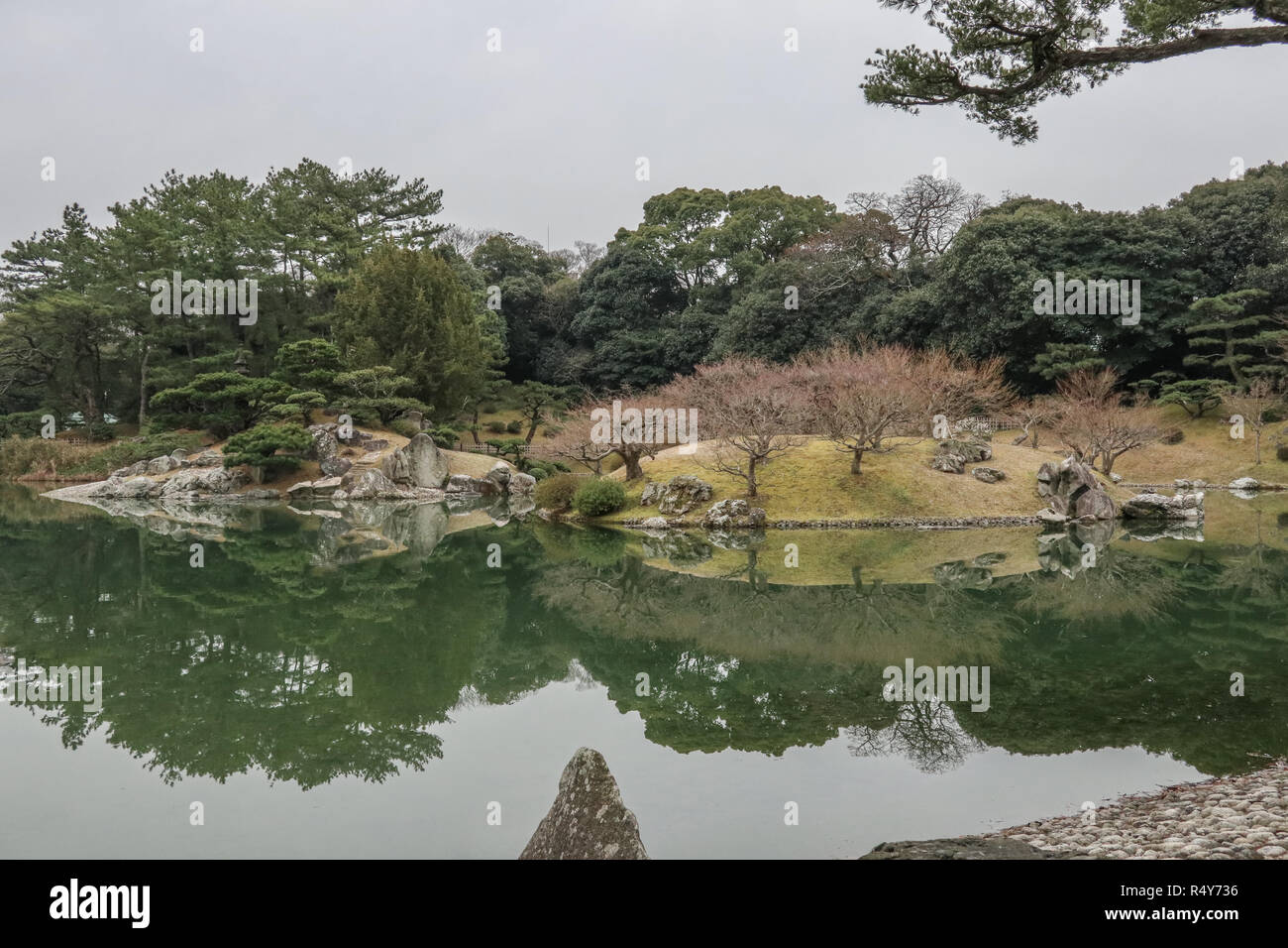 Ritsurin Koen en hiver, jardin japonais traditionnel, Takamatsu, Kagawa, Shikoku, Japon Banque D'Images