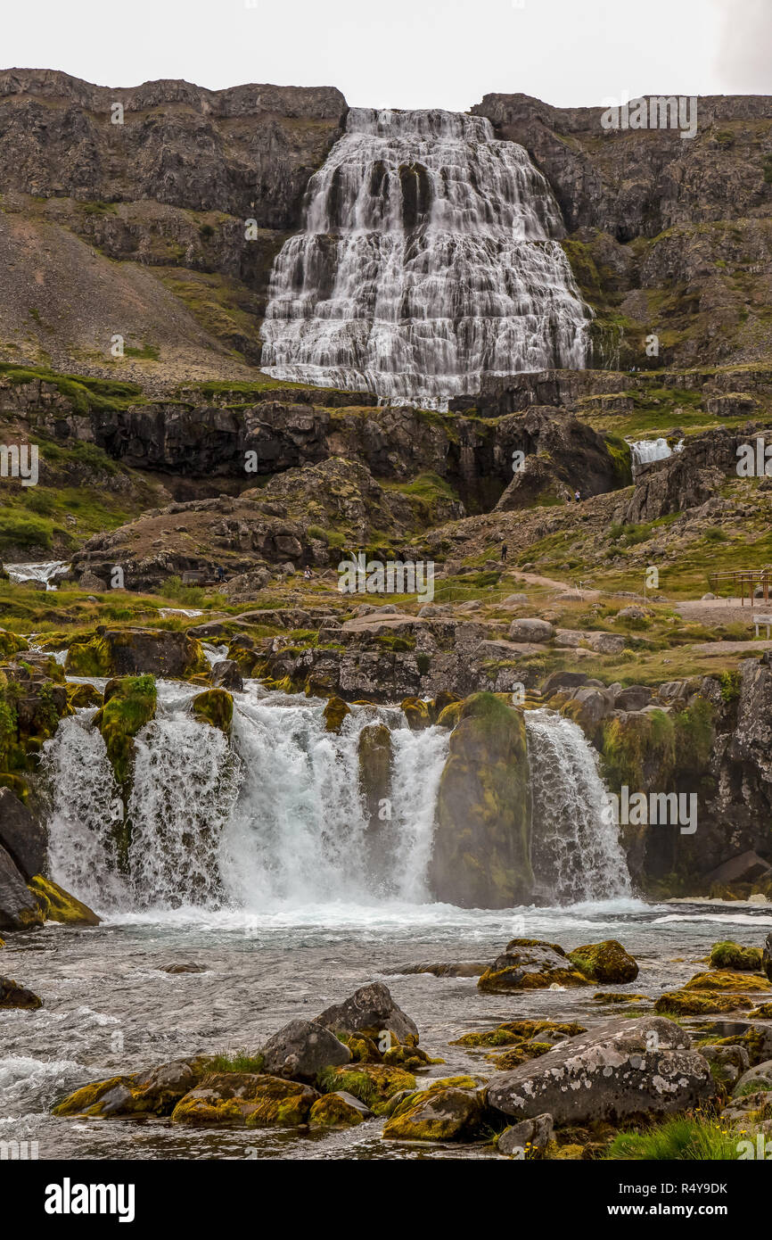 La cascade de Dynjandi, ou Fjallfoss, dans le fjords ouest de l'Islande. Banque D'Images