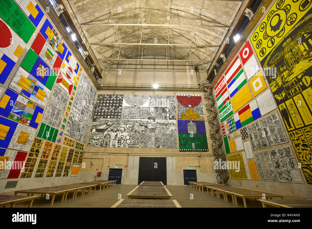 Matt Mullican l'exposition d'art à Pirelli Hangar Bicocca à Milan, Italie Banque D'Images