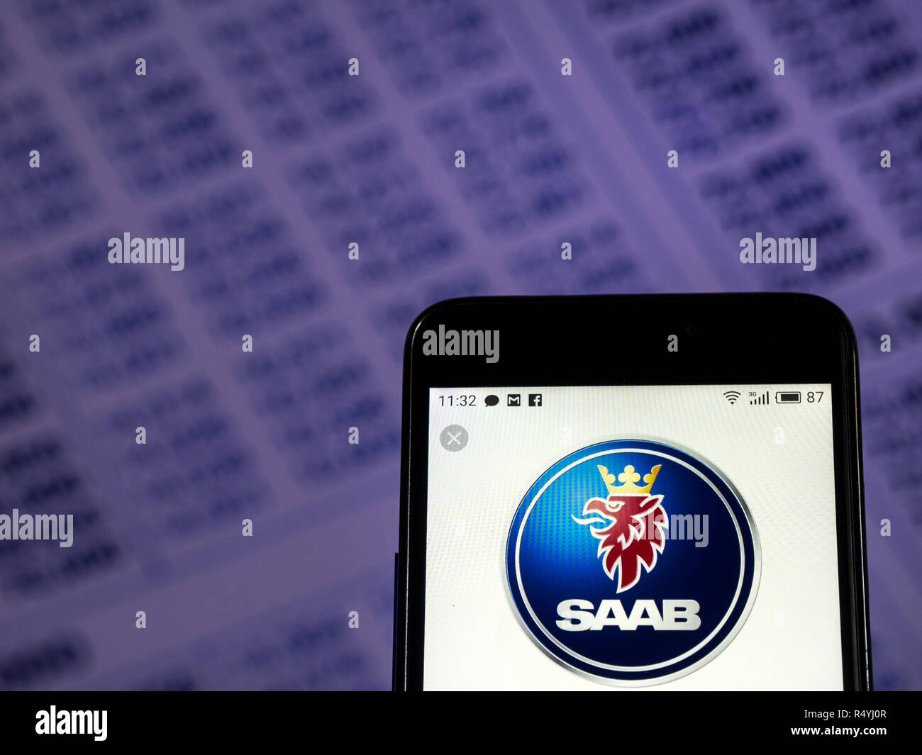 Kiev, Ukraine. 28 Nov, 2018. Le groupe suédois Saab, un logo d'entreprise de l'aérospatiale et de la défense vu affichée sur téléphone intelligent. Crédit : Igor Golovniov SOPA/Images/ZUMA/Alamy Fil Live News Banque D'Images