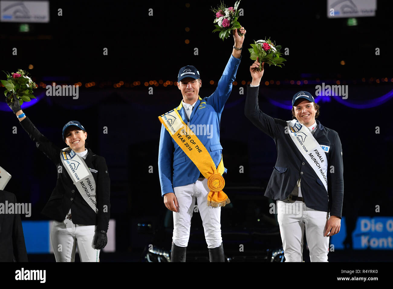 V.li : Janne Friederike MEYER ZIMMERMANN (GER, 2e place), Christian AHLMANN (GER, 1e place), Andreas KREUZER (GER, 3e place), cérémonie de remise du prix, RIDER DE L'année. Équitation, saut d'obstacles : l'intérieur de Munich 2018, Grosser Preis der Deutschen Kreditbank. Évaluation de la DKB Riders Tour le 25.11.2018. Dans le monde d'utilisation | Banque D'Images