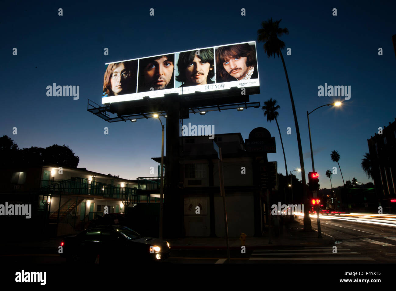 Billboard Beatles pour re-sortie de l'album blanc de nuit sur Sunset Boulevard à Hollywood, CA. Banque D'Images