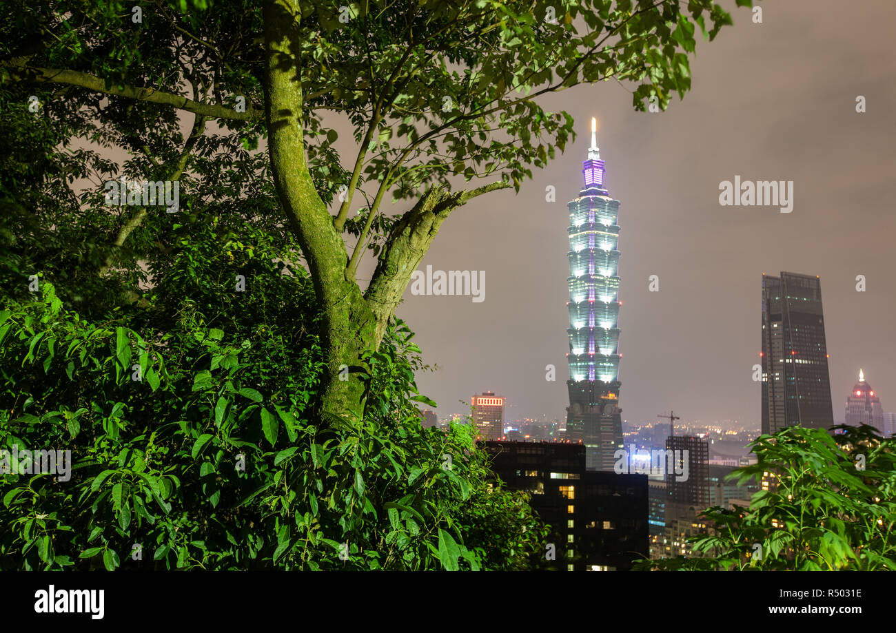 Nuit,voir,de,la tour Taipei 101,101,Tour,bâtiment,gratte-ciel,d'Elephant Mountain,Taiwan,Taipei chinois,Chine,,République de Chine,RDC,Asia,Asiatique, Banque D'Images