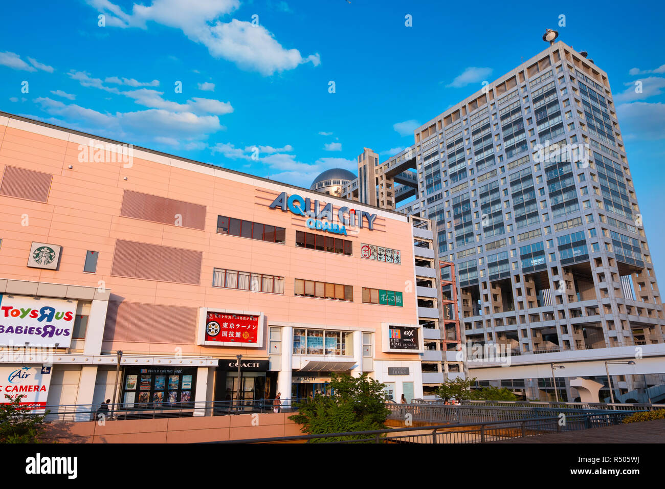 Tokyo, Japon - 20 Avril 2018 : l''Aquacity est un centre commercial avec divers magasins, boutiques, restaurants, cafés et une situation complexe cinéma écran 13 Banque D'Images