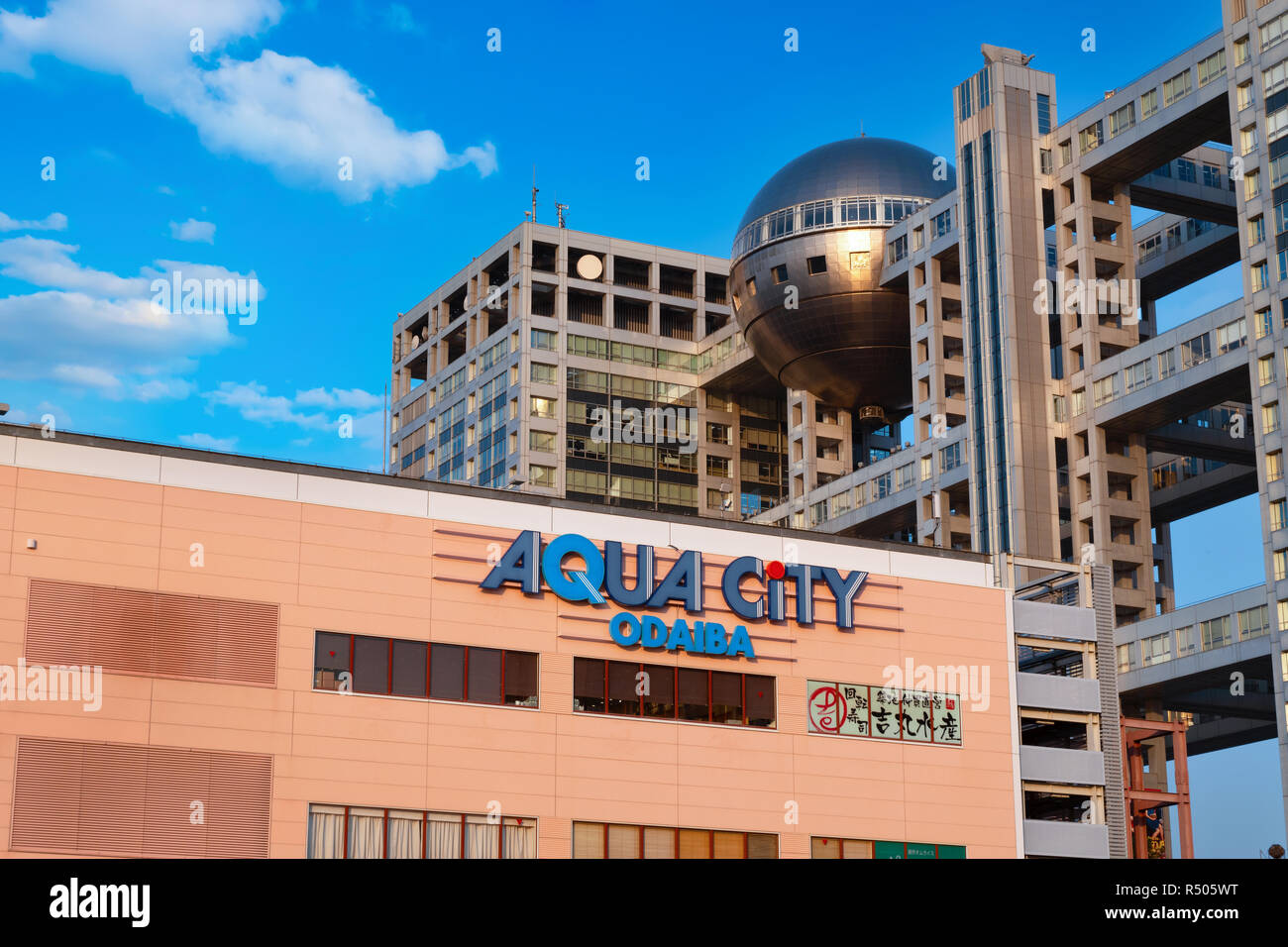 Tokyo, Japon - 20 Avril 2018 : l''Aquacity est un centre commercial avec divers magasins, boutiques, restaurants, cafés et une situation complexe cinéma écran 13 Banque D'Images