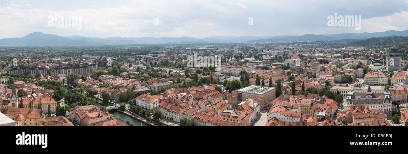 Ljubljana, Slovénie. Vue panoramique de Ljubljana, la capitale de l'ancien pays yougoslave de Slovénie Ljubljana Castle. Banque D'Images