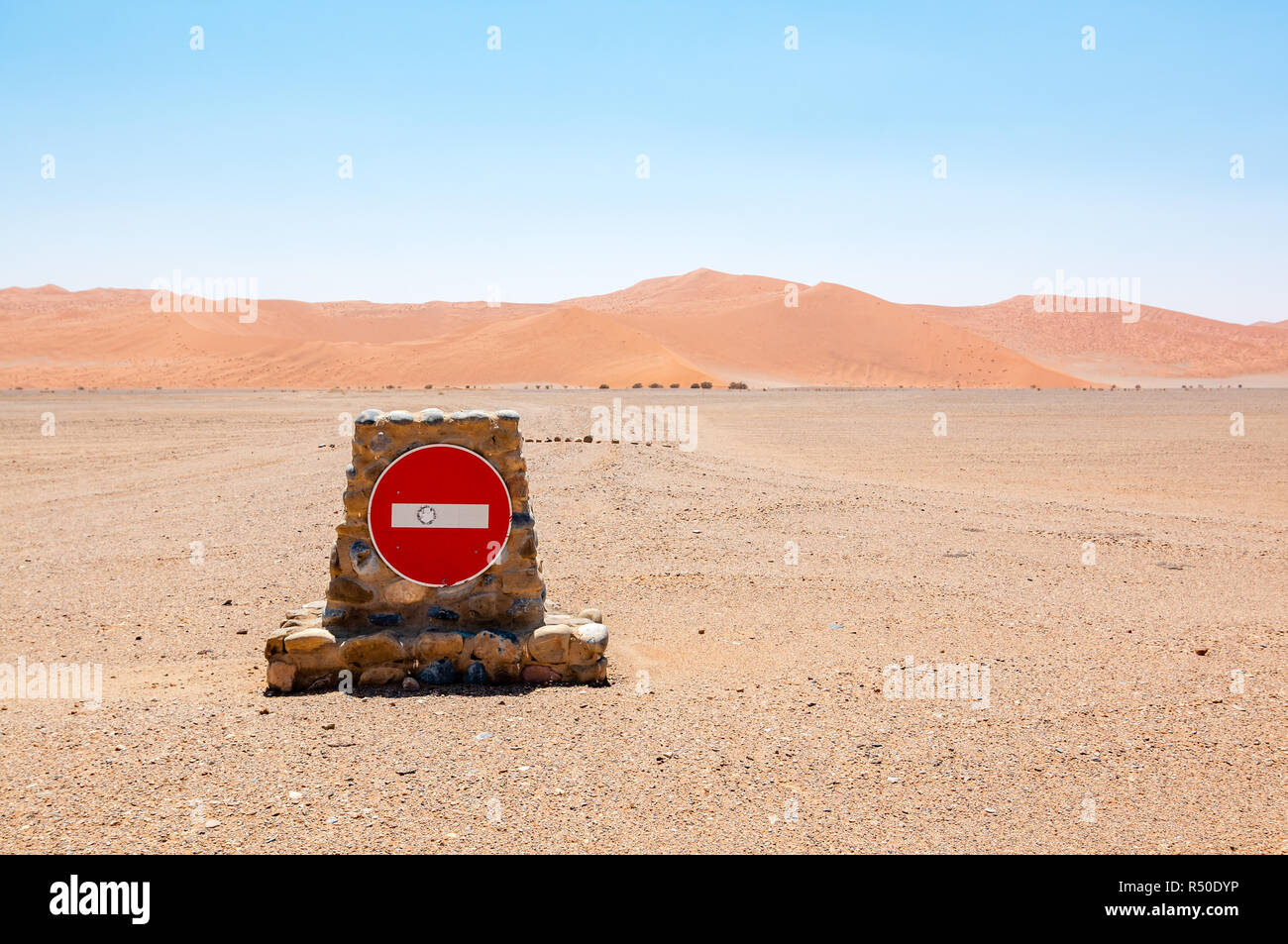 Le panneau de signalisation d'interdiction, pas d'entrée, le désert de Namib Banque D'Images
