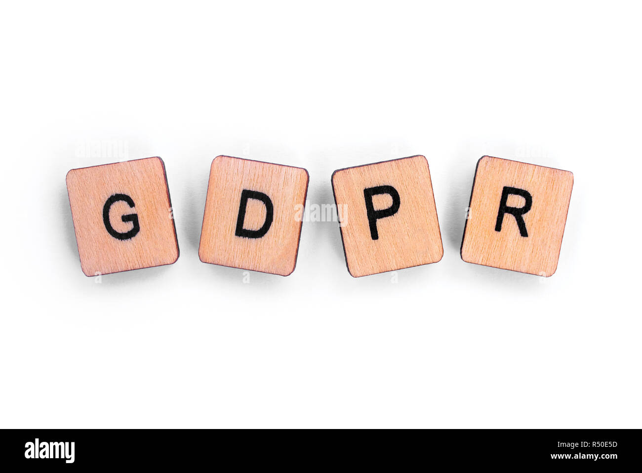 L'abréviation PIBR - Règlement général sur la protection des données, de l'épeautre avec des lettres sur un arrière-plan uni, blanc. Banque D'Images