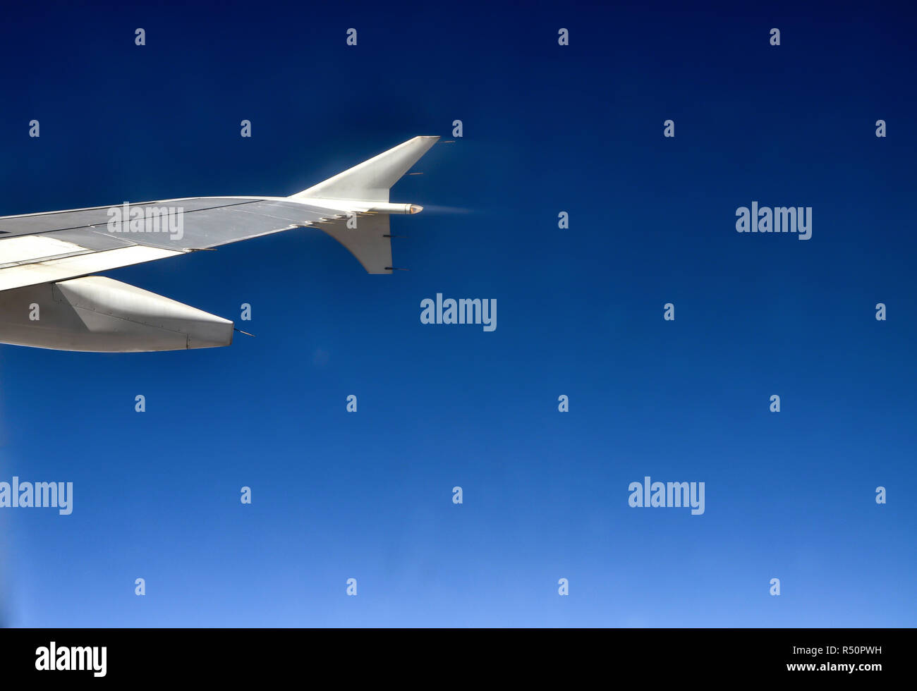 Des ailes d'avion et la pollution de l'air Banque D'Images
