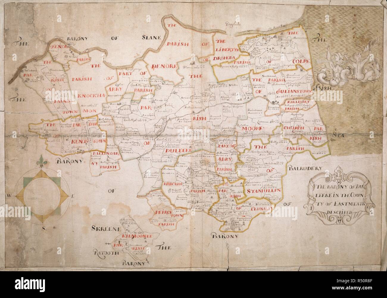 La Baronnie d'Duleeke dans le comté de Meath est [Leinster] Décrit', par un géomètre ; [1655-1656 ?]. Pas d'échelle étant donné. Le Nord en haut. Montre les limites des paroisses (en couleur) et townlands, avec des noms de lieux. Les rivières, les zones de marais et de la côte de la mer (avec un groupe de monstres marins et de figures humaines) sont indiqués, et certains bâtiments illustré de représentations imagées. Cartouche décoré de volutes et d'une tête grotesque. Rose des vents. Monté sur une grande feuille de papier fait main, usé sur les bords. 50 x 71cm. . 'La Baronnie d'Duleeke dans le comté de Meath est [Leinster] décrit, par un unidenti» Banque D'Images