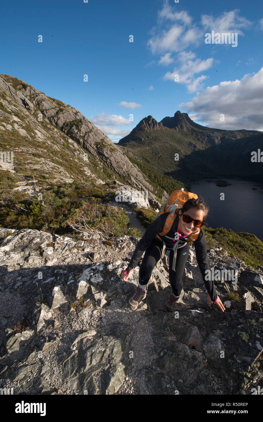Les randonnées dans l'aventurier du Parc National de Cradle Mountain, en Tasmanie, Australie Banque D'Images