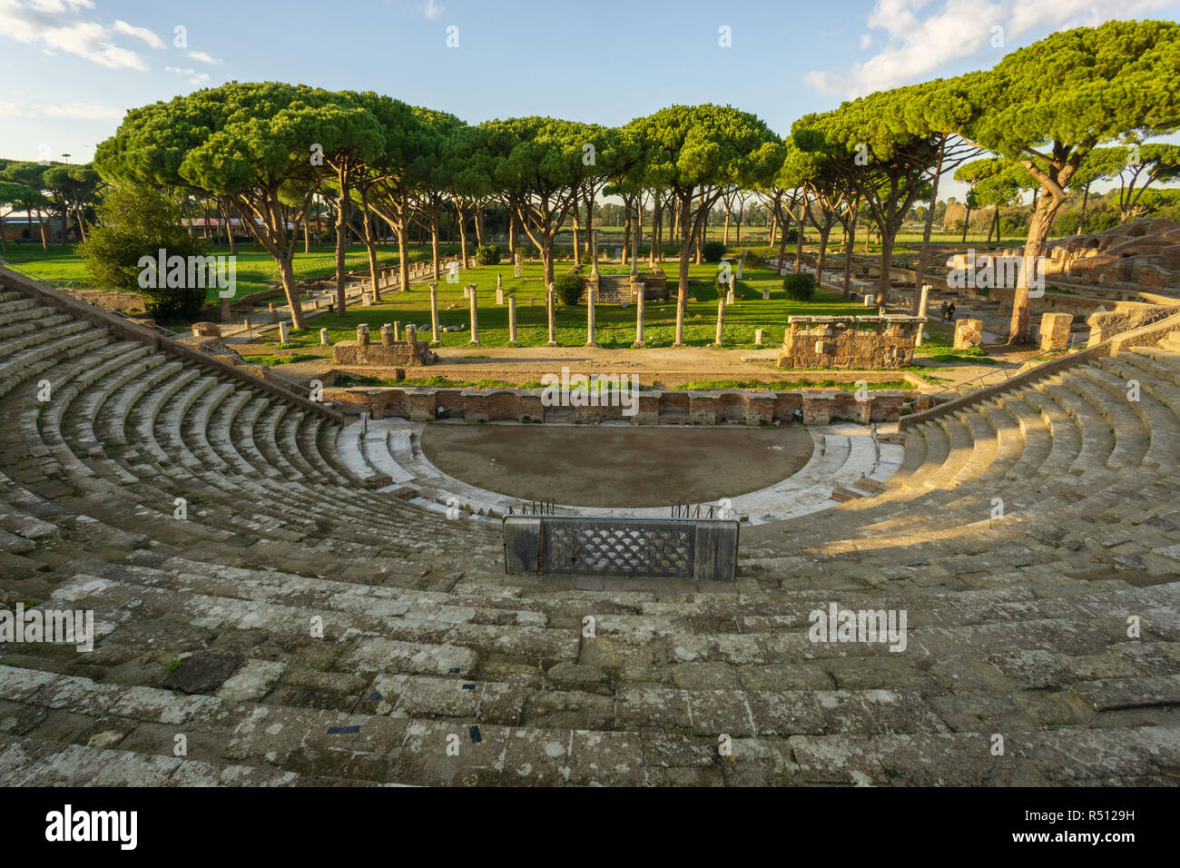 Ostia Antica à Rome, Italie. panorama du théâtre impérial romain Banque D'Images