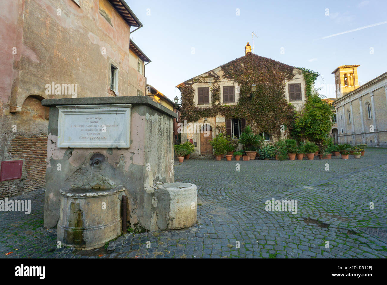 Ostia Antica à Rome, Italie. Le village médiéval ou borgo près les fouilles d'Ostie port antique de l'Empire romain Banque D'Images