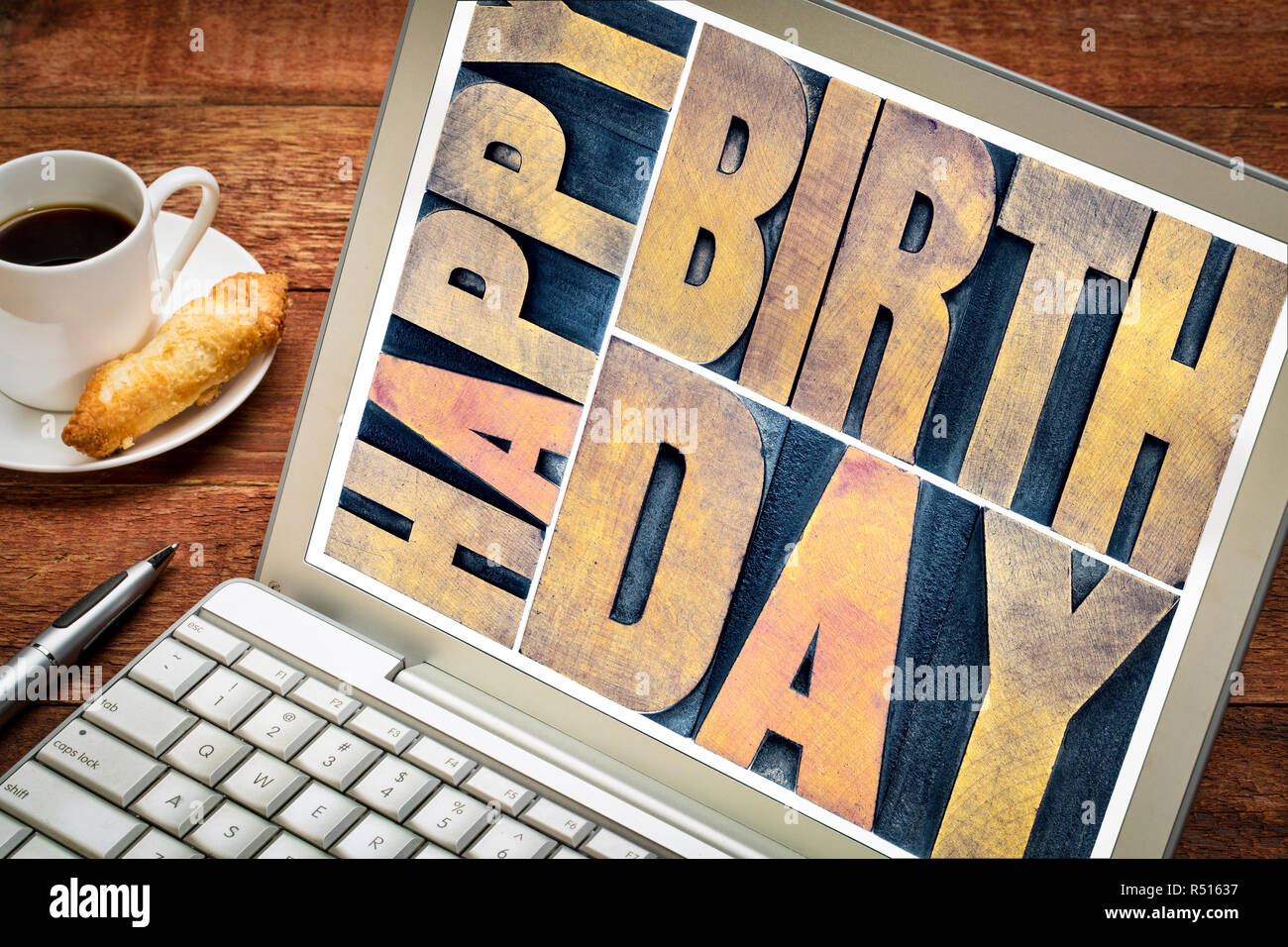 Joyeux Anniversaire Carte De Voeux Dans La Typographie Vintage Type De Blocs D Impression Sur Un Ecran D Ordinateur Portable Avec Une Tasse De Cafe Photo Stock Alamy Joyeux Anniversaire Carte De Voeux Dans La Typographie Vintage Type De Blocs D Impression Sur Un Ecran D Ordinateur Portable Avec Une Tasse De Cafe Photo Stock Alamy