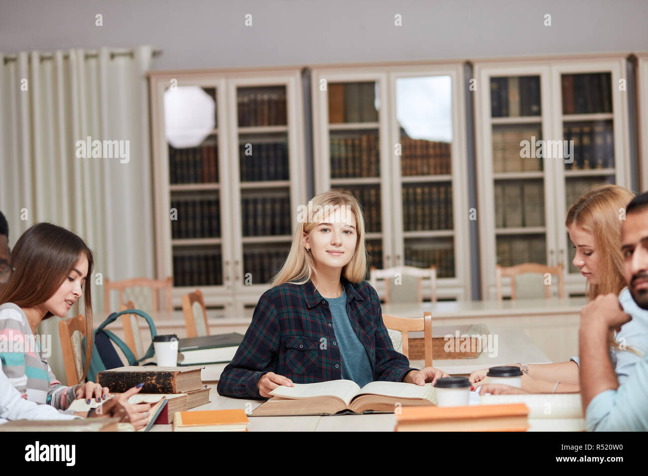 Camarade de classe internationale partage ami Concept Banque D'Images