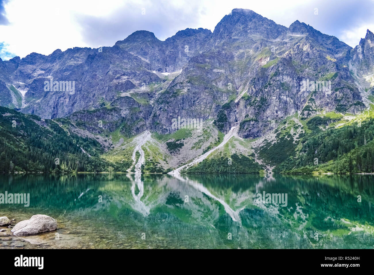Le très beau lac de Morskie Oko dans les Tatras, près de Zakopane, Pologne Banque D'Images