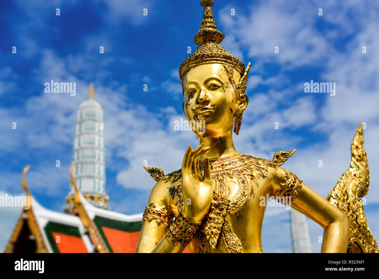 Statue en or de la moitié-oiseau mi-femme au grand palace Bangkok du free image photo lieu région. Banque D'Images