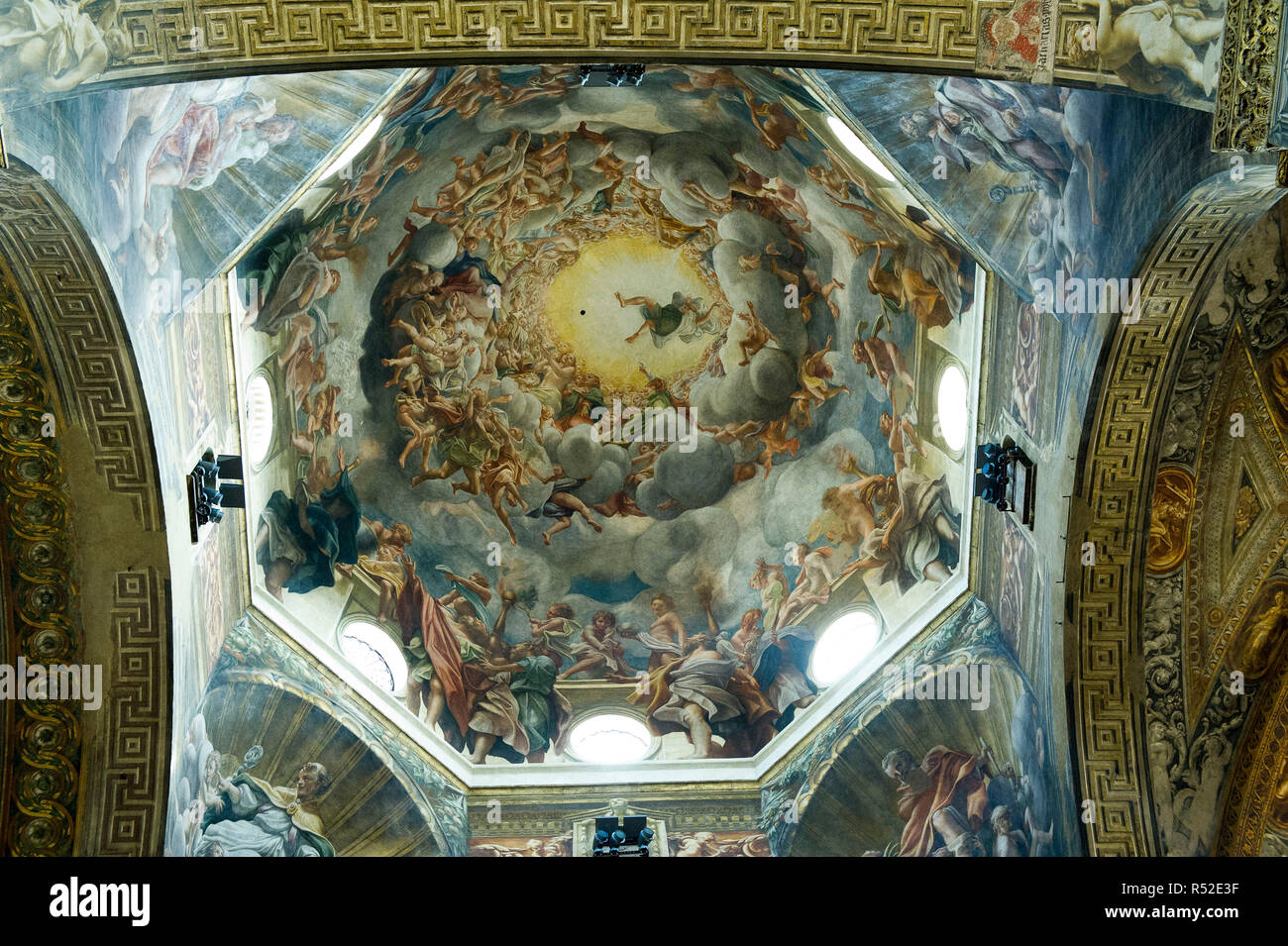 L'Italie, l'Emilie Romagne, Parme, la cathédrale Santa Maria Assunta, tirés de la coupole de l'Assomption de la Vierge peint par Simon Vouet Banque D'Images