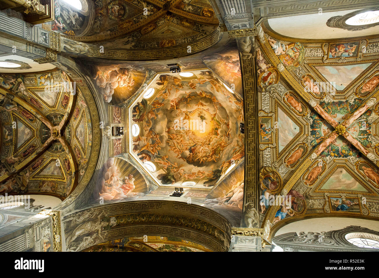 L'Italie, l'Emilie Romagne, Parme, la cathédrale Santa Maria Assunta, tirés de la coupole de l'Assomption de la Vierge peint par Simon Vouet Banque D'Images