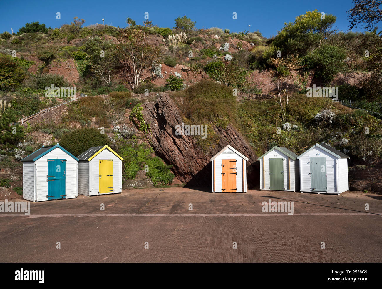 Cabines de plage en bord de mer à Paignton, Devon, UK Banque D'Images