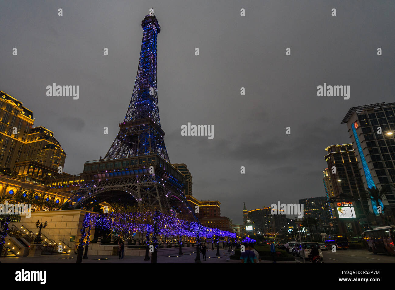 Paysage urbain de Macao Cotai strip, avec la Tour Eiffel dans le cadre de l'hôtel et casino de paris. Macao, Janvier 2018 Banque D'Images