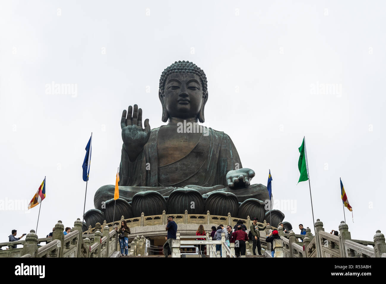 Tian Tan Buddha est l'un des plus hauts du Bouddha de bronze et une des attractions les plus populaires de Hong Kong Banque D'Images