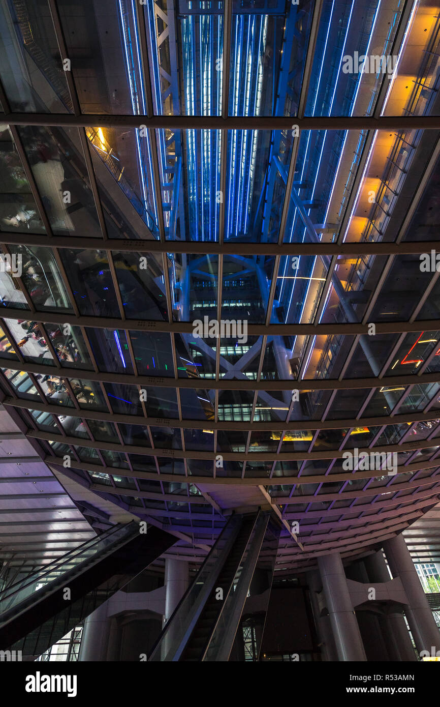 Détail de l'architecture de l'atrium du bâtiment principal de la HSBC, conçu par Norman Foster. Hong Kong, Central, Janvier 2018 Banque D'Images