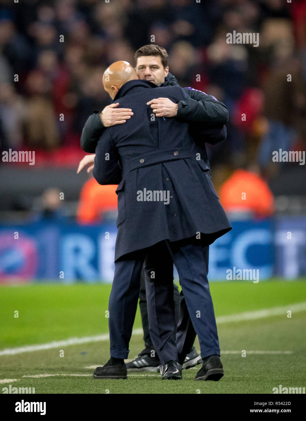 Londres, Royaume-Uni. 28 novembre, 2018. Gestionnaire de Mauricio Pochettino Spurs embrasse Internazionale (Inter Milan) manager Luciano Spalletti à temps plein au cours de l'UEFA Champions League match entre Tottenham Hotspur et Internazionale au stade de Wembley, Londres, Angleterre le 28 novembre 2018. Photo par Andy Rowland. Crédit : Andrew Rowland/Alamy Live News Banque D'Images