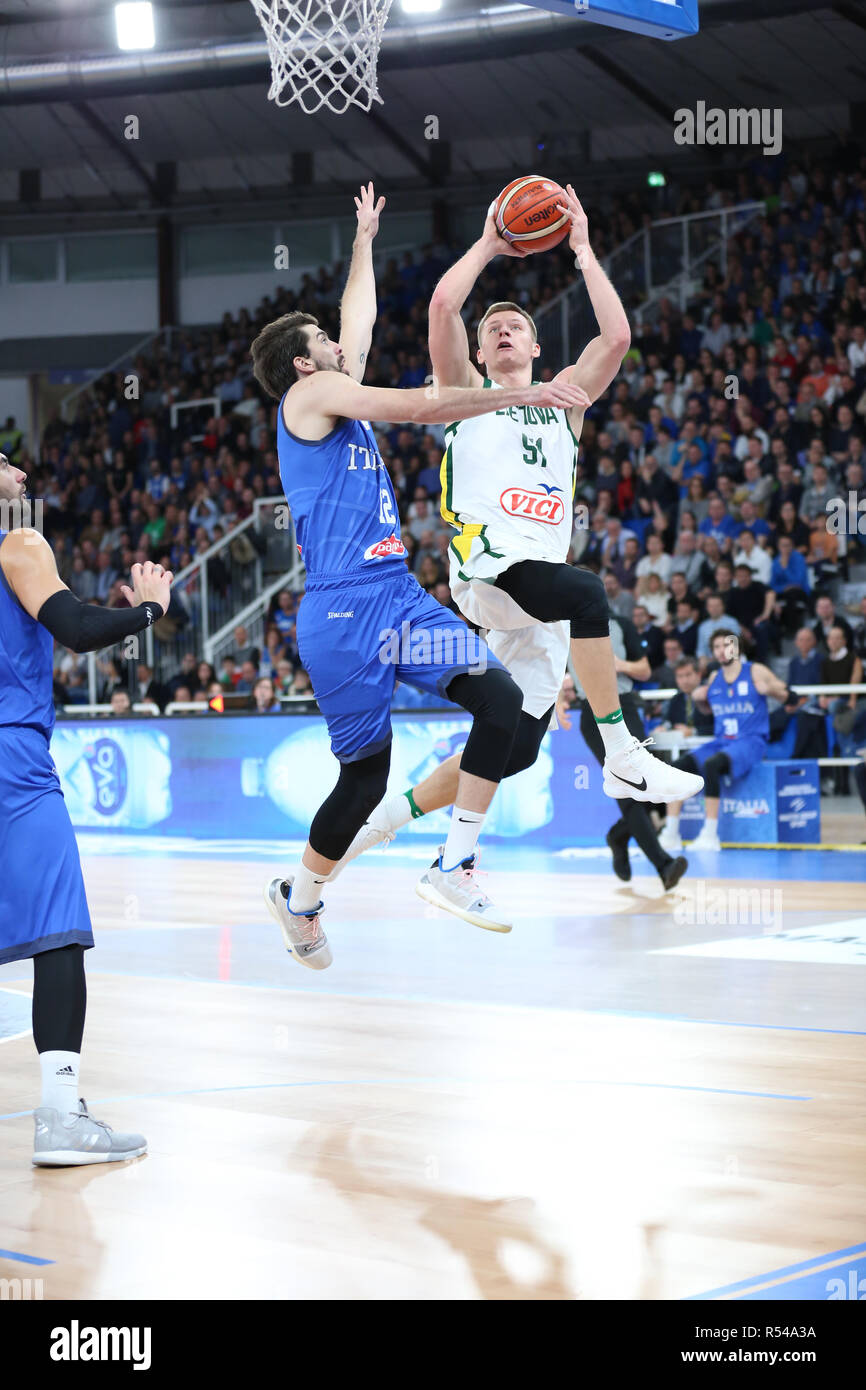 Brescia, Italie. 29 Nov, 2018. Basket-ball de la FIBA du monde : Italie / Lituanie, Brescia, Italie. D'Arnas Butkevicius pour Lituanie Crédit : Mickael Chavet/Alamy Live News Banque D'Images