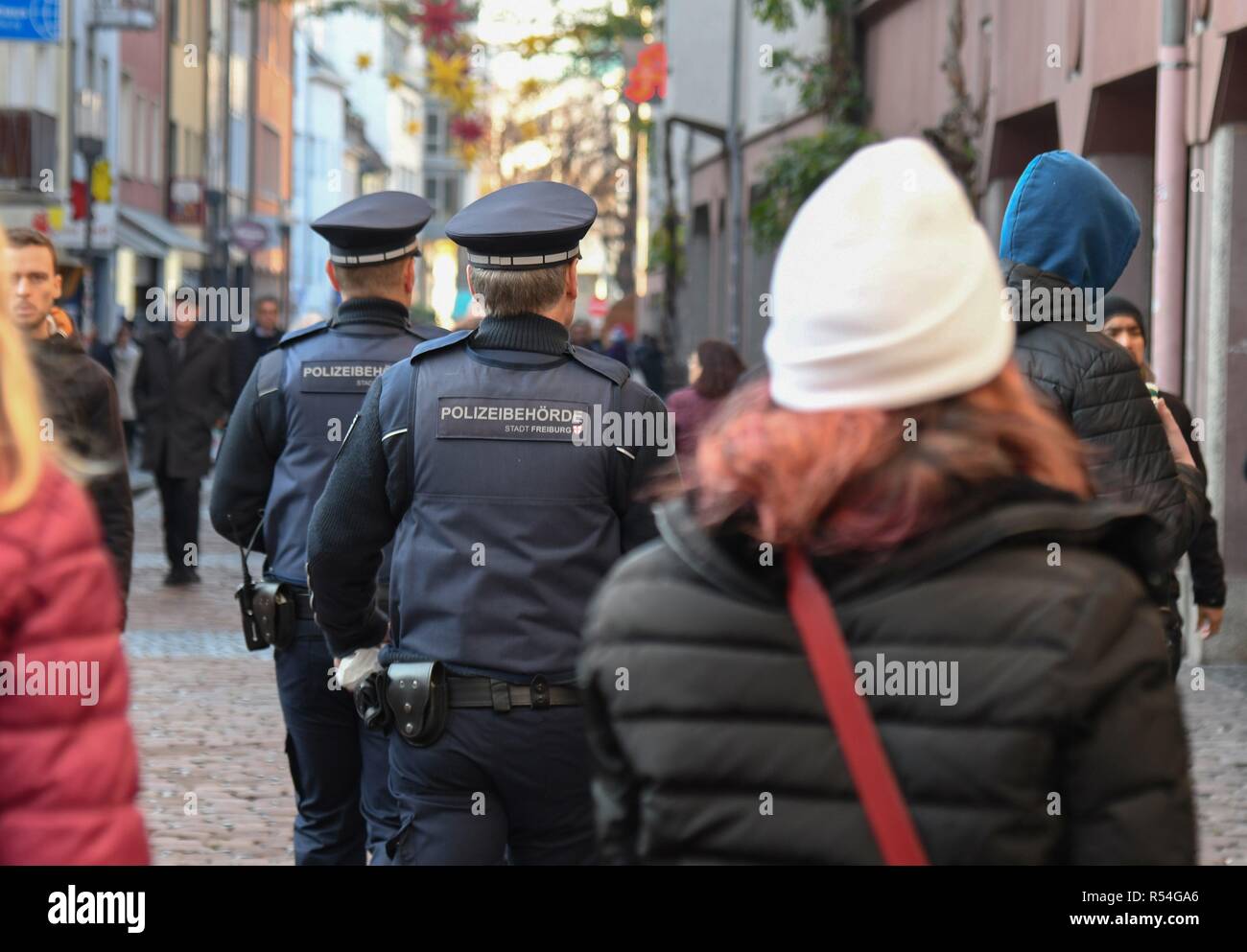 Les policiers de la ville de Freiburg, nov. 17, 2018 | dans le monde entier Banque D'Images
