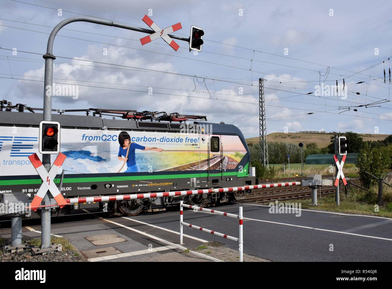 Locomotive électrique avec de la publicité pour la protection de l'environnement sur 08.09.2018 dans Hamm-Pelkum - Allemagne. Dans le monde d'utilisation | Banque D'Images