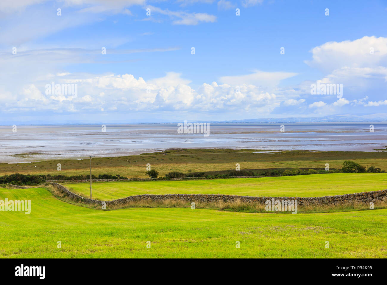 Vue paysage plus de terres agricoles vers le le Solway Firth Banque D'Images