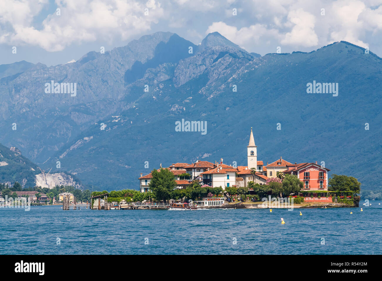 Le Lac Majeur, Italie, le 9 juillet 2012 : Isola dei Pescatori, l'Île de pêcheurs, le plus septentrional des trois principales îles Borromées Banque D'Images