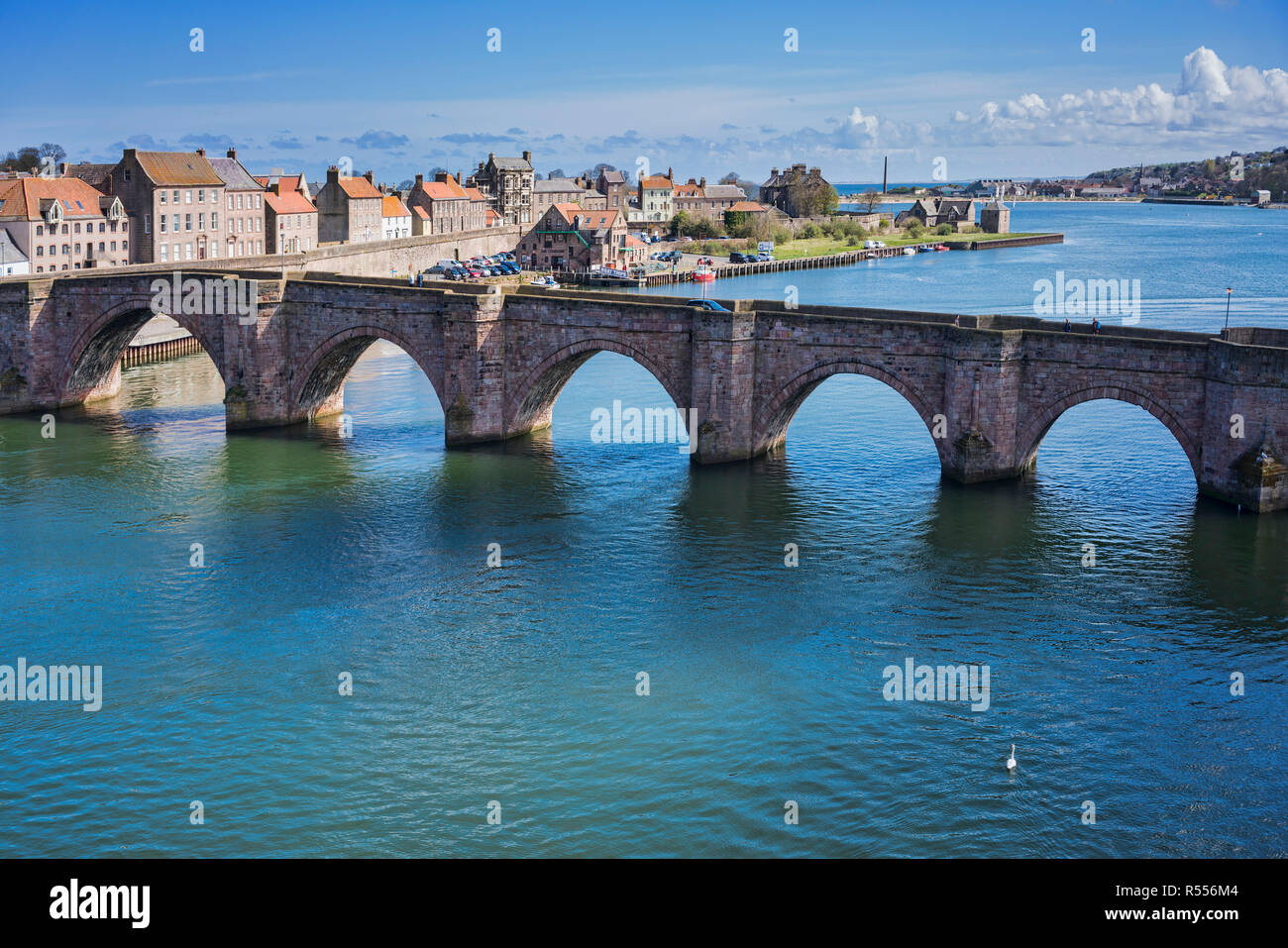 À la rivière Tweed le vieux pont à Berwick, Brixham, Nord Northumberland, England, UK Banque D'Images