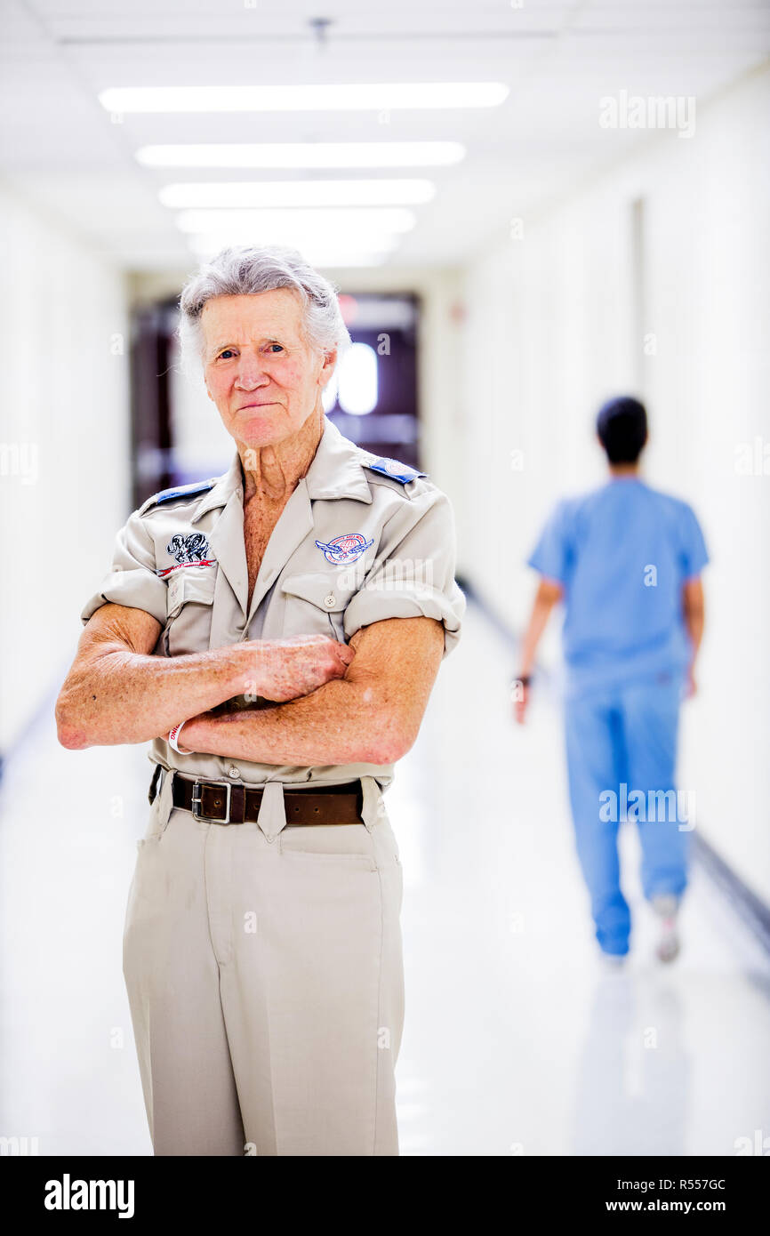 Stan Brock et la région éloignée Medical traiter environ 1000 patients au cours d'une session de 2 jours à Athènes Banque D'Images